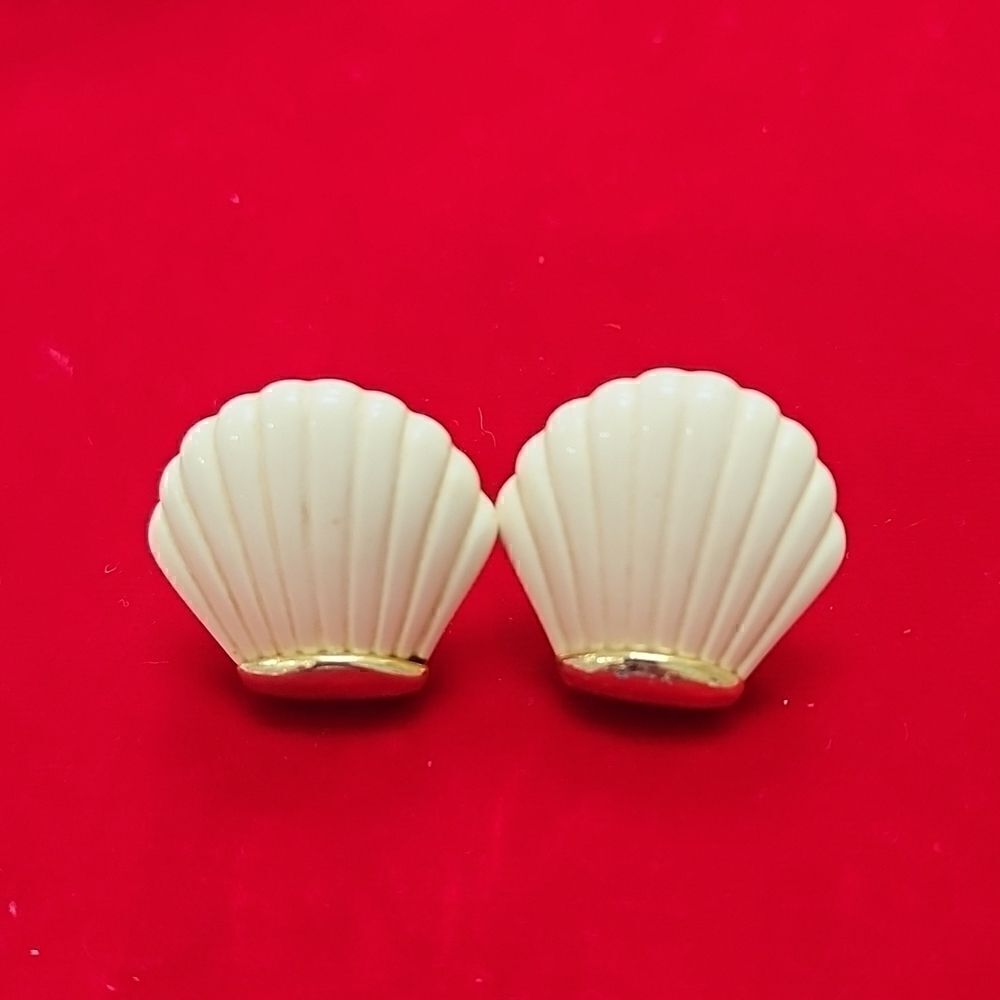 Vintage Signed Napier White and gold Plastic Shell Clip-on Earrings